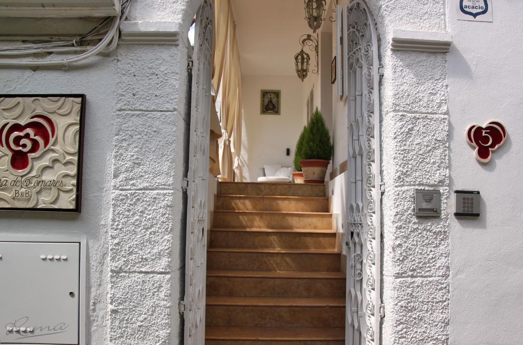 Comares *